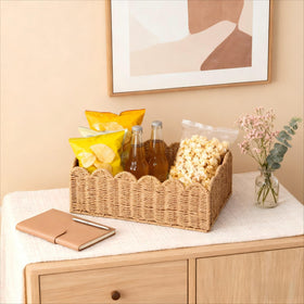 Quincry scalloped basket large-size design provides bigger storage