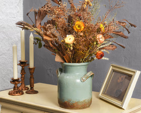 Quoowiit vase doubles as an organizer for keys or pens