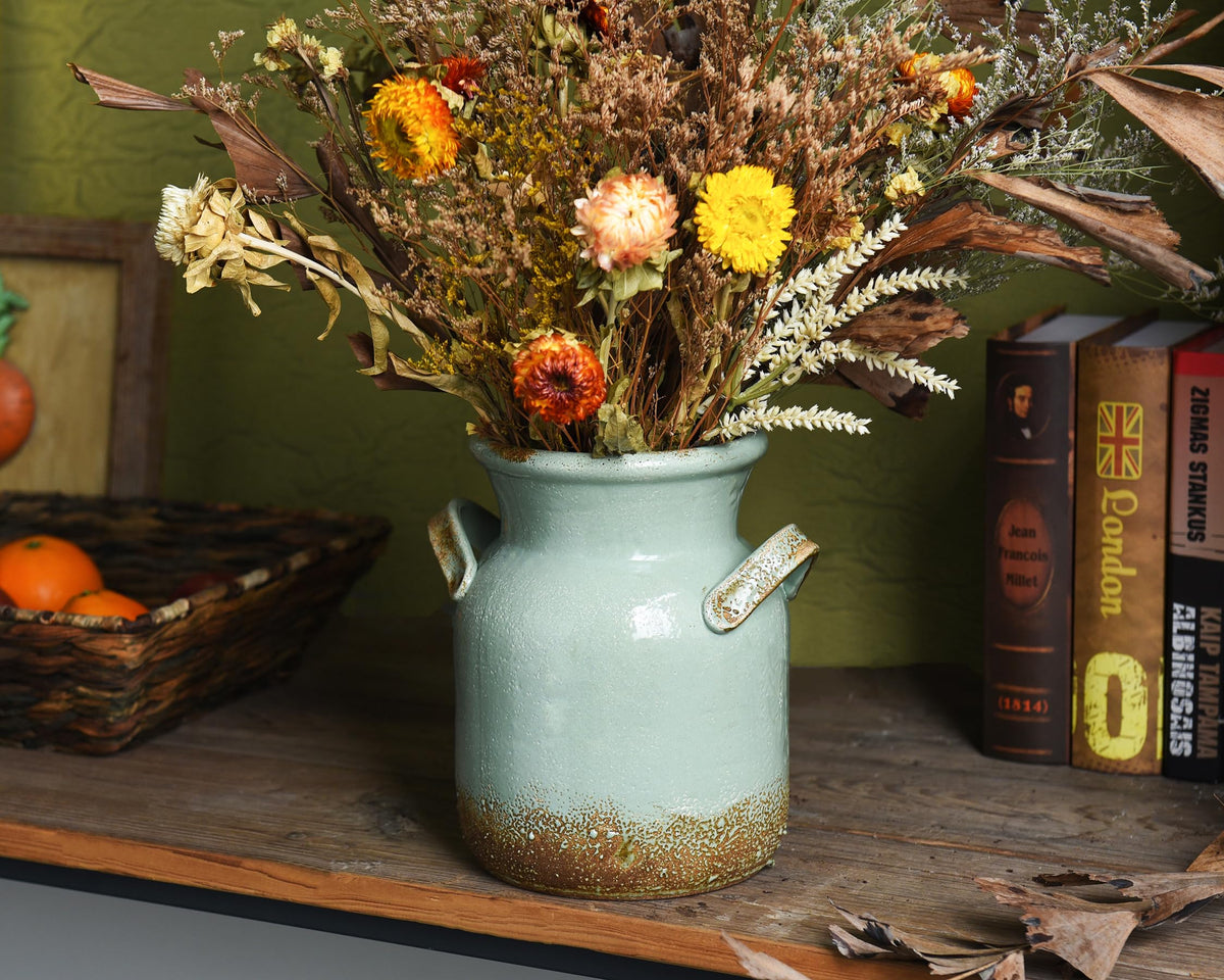 Quoowiit vase with two handles is easy to move and reposition