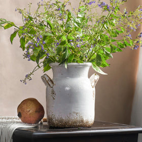 Quoowiit ceramic rustic farmhouse vase with distressed finish, ideal for fresh or dried flowers.