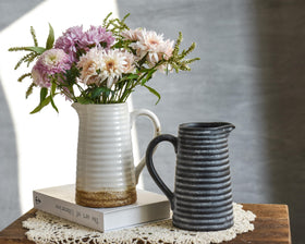 Quoowiit office and kitchen shelf vase complements modern spaces.