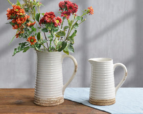 Quoowiit vase doubles as organizer for keys, pens, or small items.