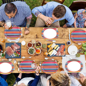 Qyeahkj Disposable oil-resistant paper plates ideal for outdoor fiestas.