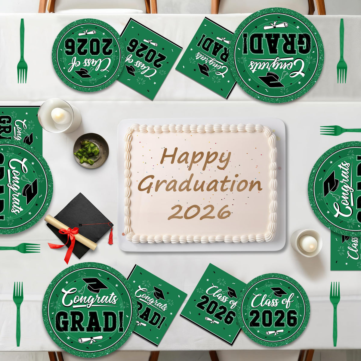 QZYL coordinated green grad table decor creates a polished graduation look.
