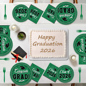 QZYL coordinated green grad table decor creates a polished graduation look.