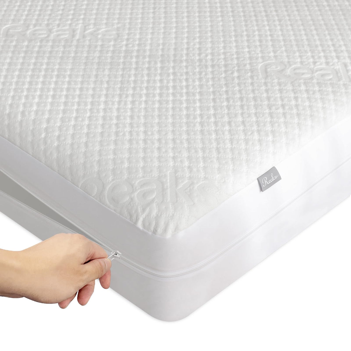 Reaks king-size mattress protector with zipper closure protects against spills and stains