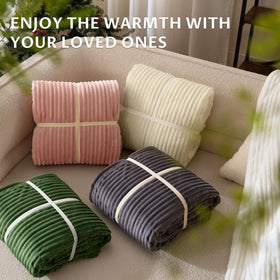 Reaks-machine-washable-blanket is easy to clean and maintain.