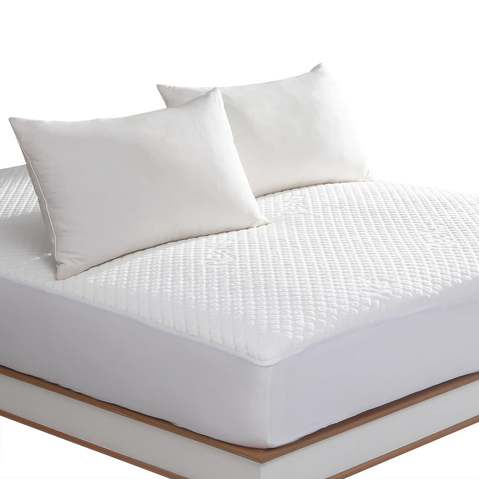 Reaks queen-size protector with deep-pocket fits up to 18 inches, providing secure protection from spills.