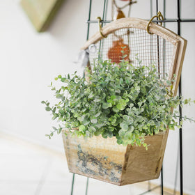 RECUTMS realistic stems stay vibrant without water or sunlight.