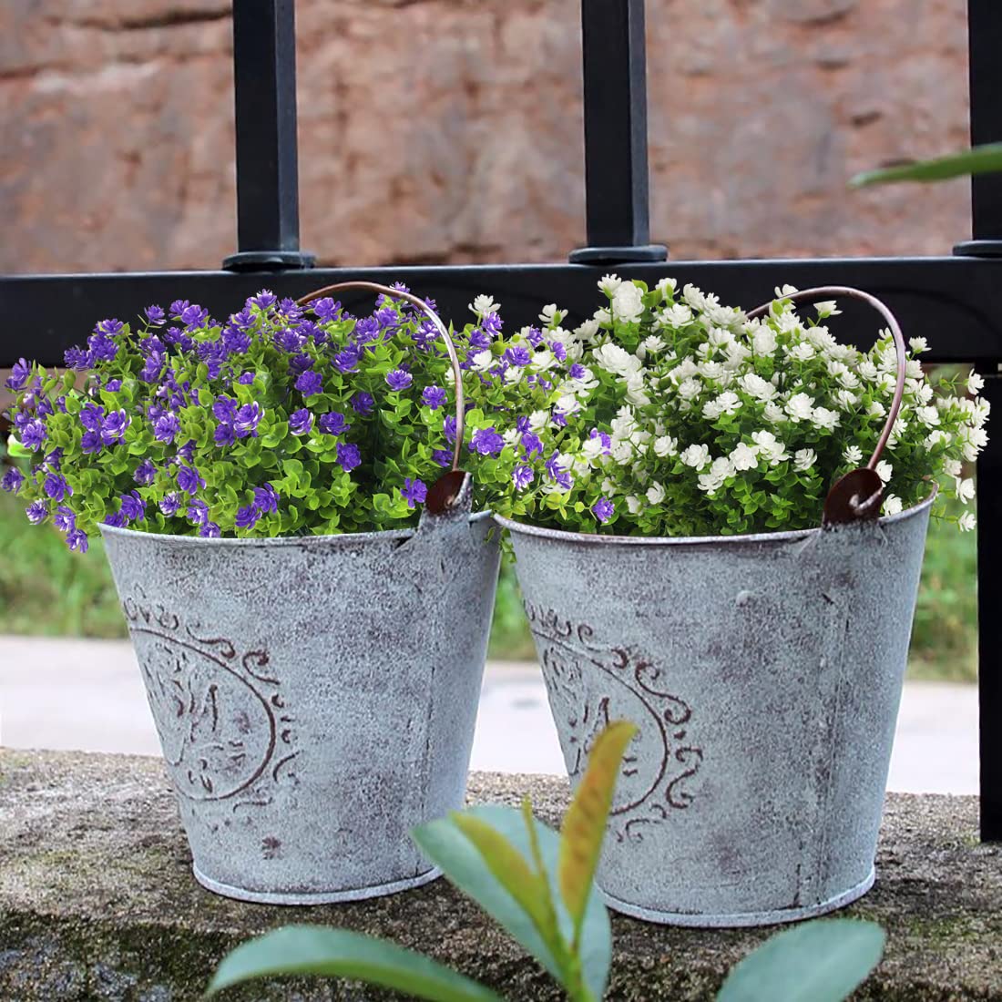 RECUTMS white porch decor setup showcases weather-ready, UV-resistant greenery for outdoor spaces.