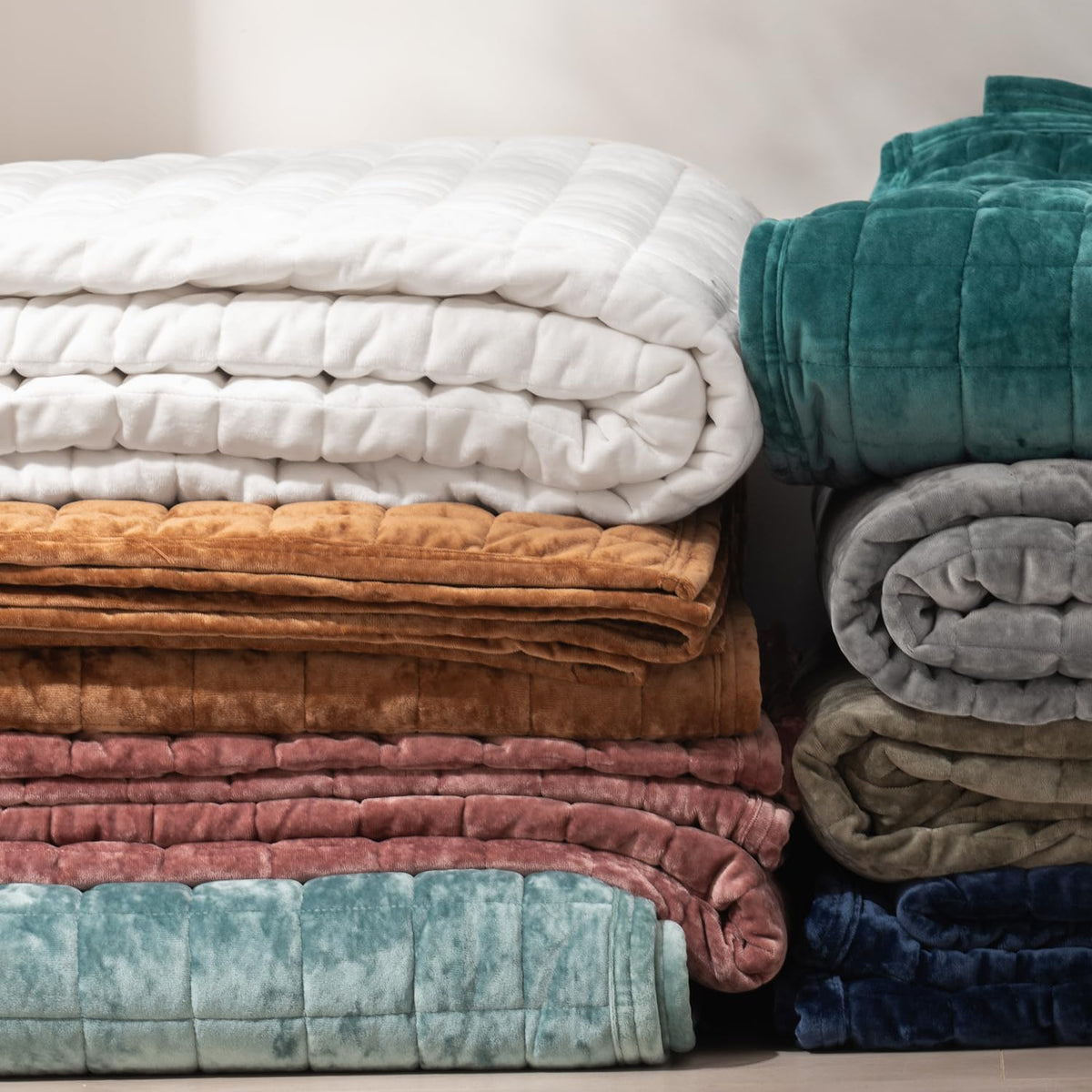 RECYCO bedroom decor-ready image featuring a clean white palette and modern styling.