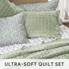 RECYCO king-size bed ensemble with two shams ready for instant styling