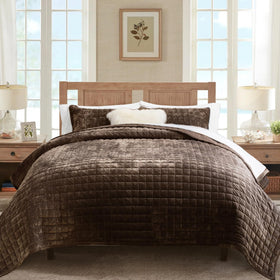 RECYCO luxury velvet quilt closeup texture showing plush softness and rich sheen