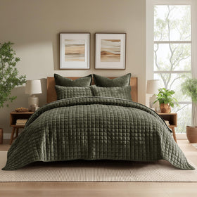 RECYCO Luxury Velvet Quilt King showcases rich sheen and plush touch.