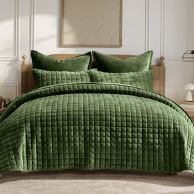 RECYCO Luxury Velvet Quilt Set close-up shows plush texture and rich sheen