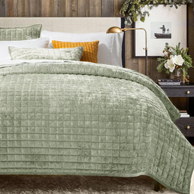 RECYCO luxury velvet quilt close-up showing rich sheen and texture