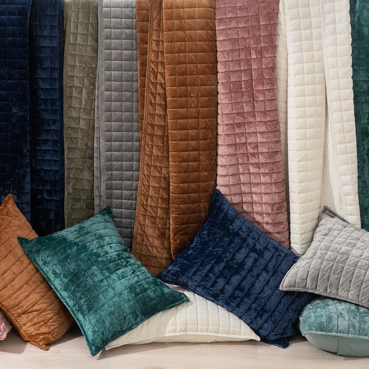 RECYCO velvet quilt in use with machine wash setting for easy care