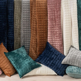 RECYCO velvet quilt in use with machine wash setting for easy care