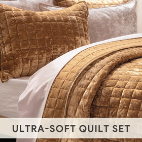 RECYCO King-size velvet bedding is machine-washable for easy care.