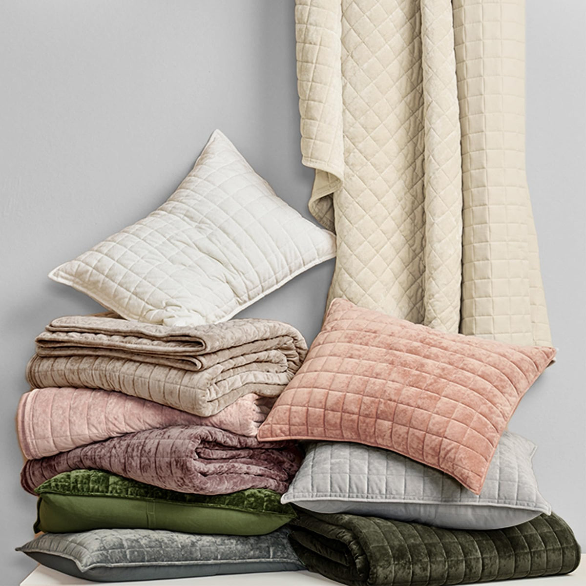 RECYCO velvet bedding easy-care label indicates machine wash and dry.