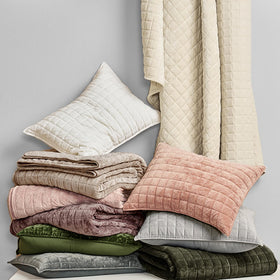 RECYCO velvet bedding easy-care label indicates machine wash and dry.
