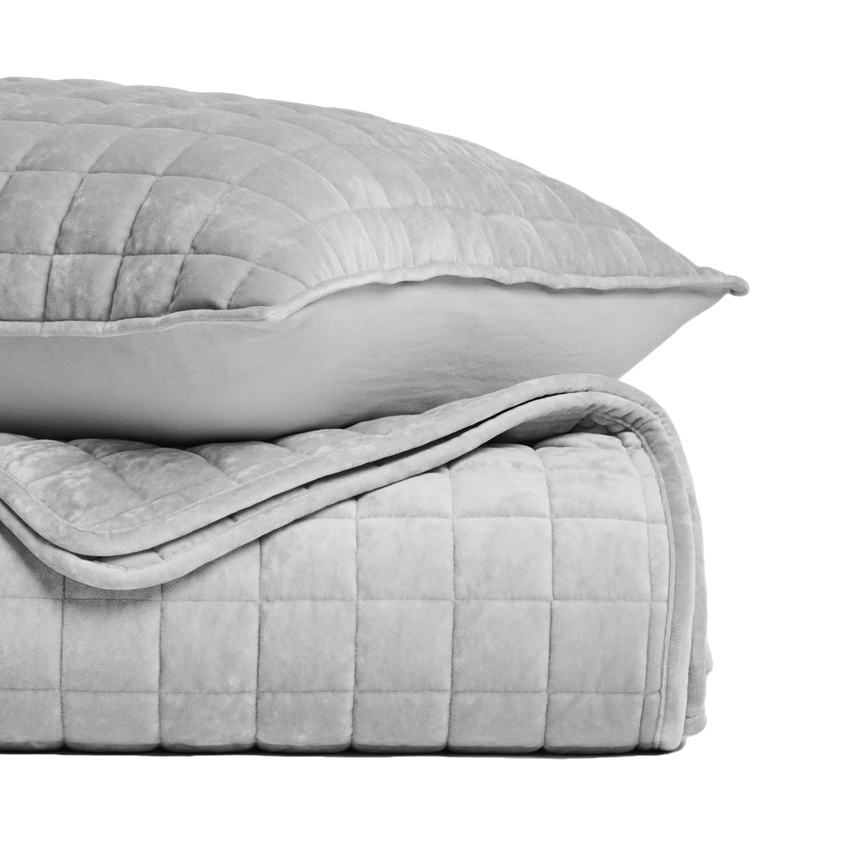 RECYCO all-season comfort promises year-round warmth with breathable velvet fabric.