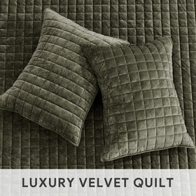 Pillow sham pair included for cohesive, hotel inspired look