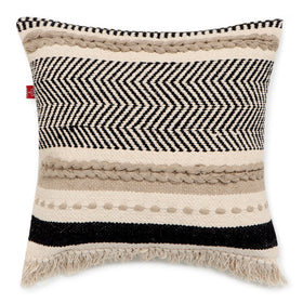 REDEARTH dhurrie tufted accents close-up showcases handmade detail.