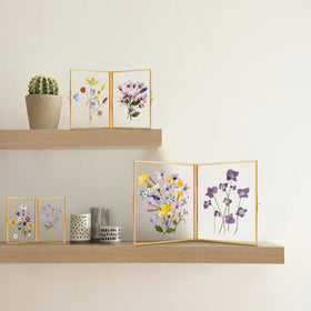 Redhugo hinged DIY frame enabling easy insertion of dried flowers or photos