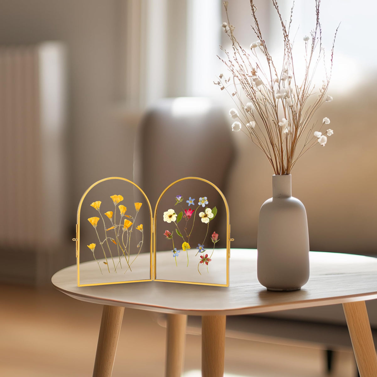 REDHUGO pressed-flowers display supports photos, postcards, and artwork.