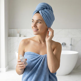 REDKISS bath sheet 40x80 blue wrap-around shows luxurious wrap and quick-dry feel.