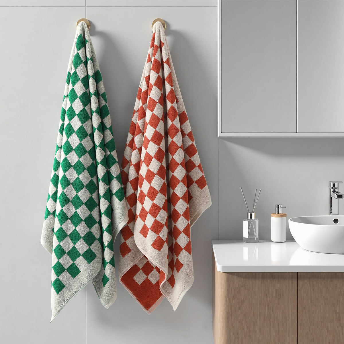 REDKISS checkered towels feature double stitched edges for durable daily use
