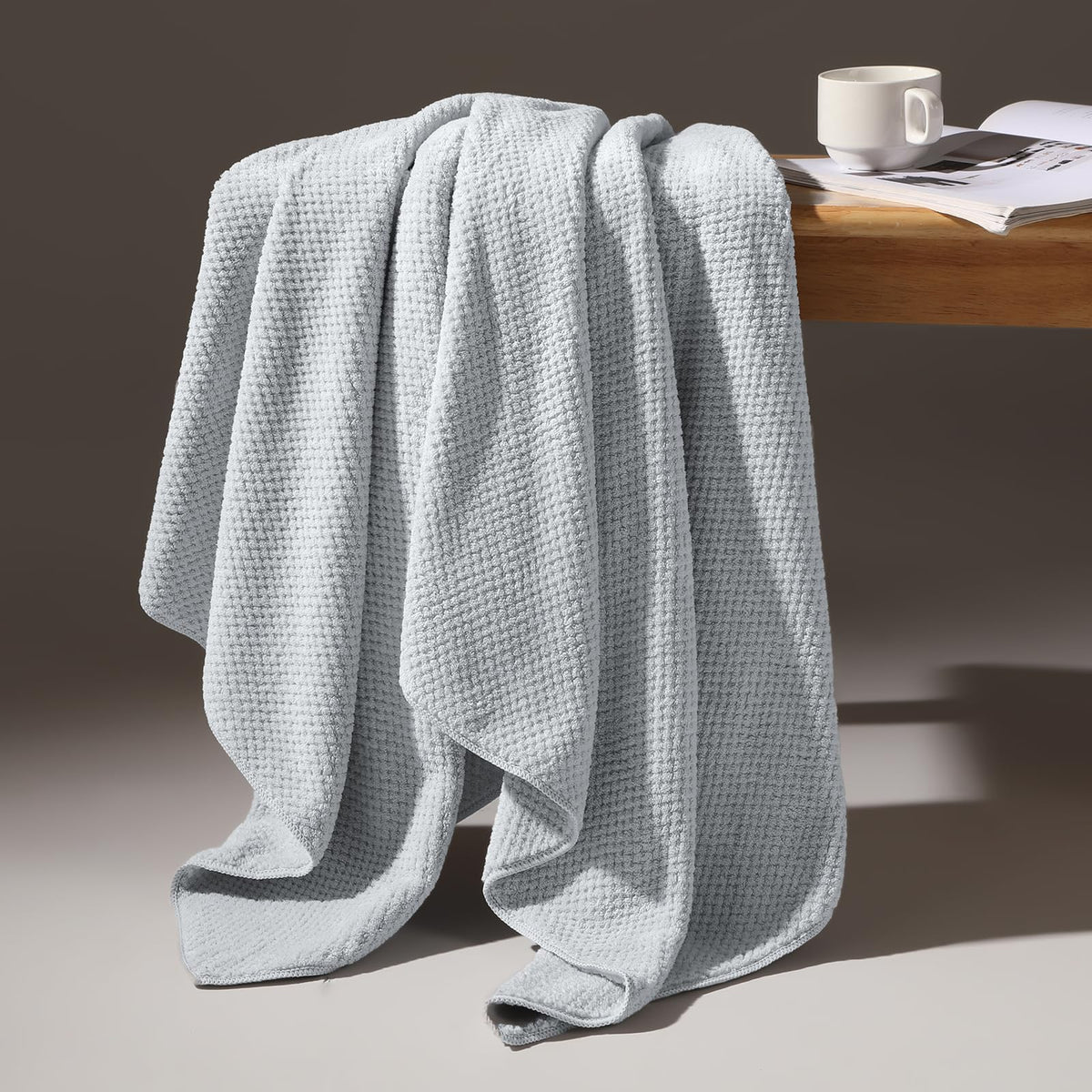 REDKISS towels feature fade-resistant colors for vibrant appearance over time.