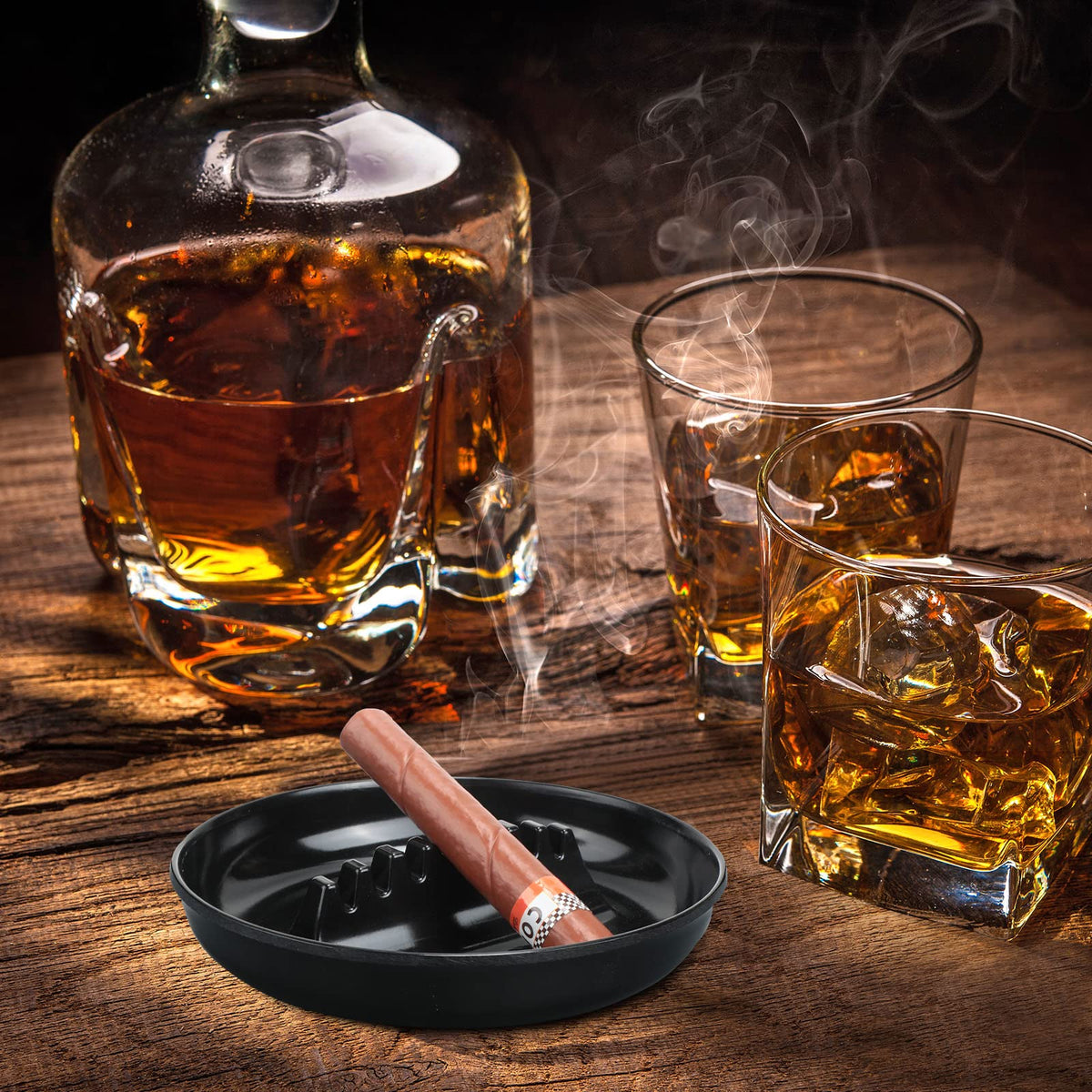 Reginary durable plastic ashtray resists fading and cracking.