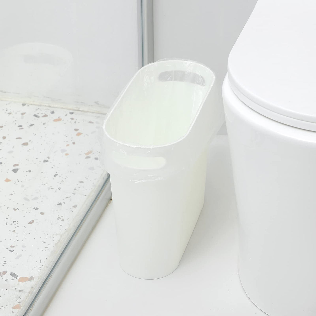 rejomiik trash can handle detail emphasizing widened built-in grip.