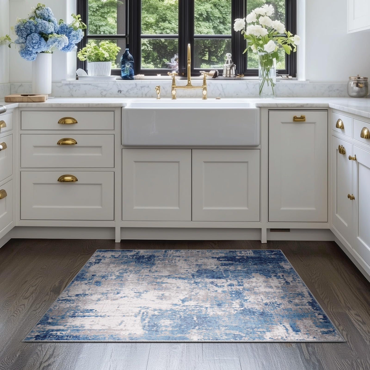 RELEANY low-pile surface delivers a smooth, even feel underfoot.