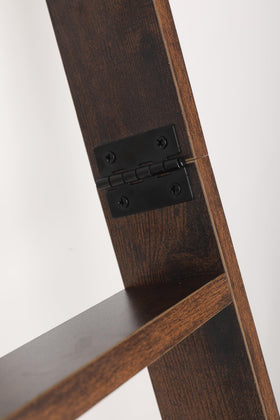 RELODECOR easy-assembly ladder kit enables quick setup for display.