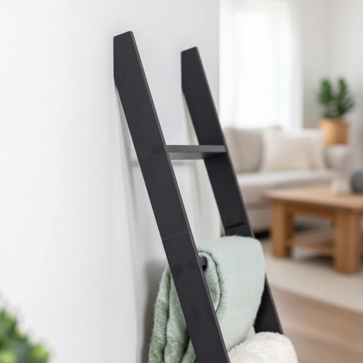 RELODECOR laminate surface protects blankets and walls from snags