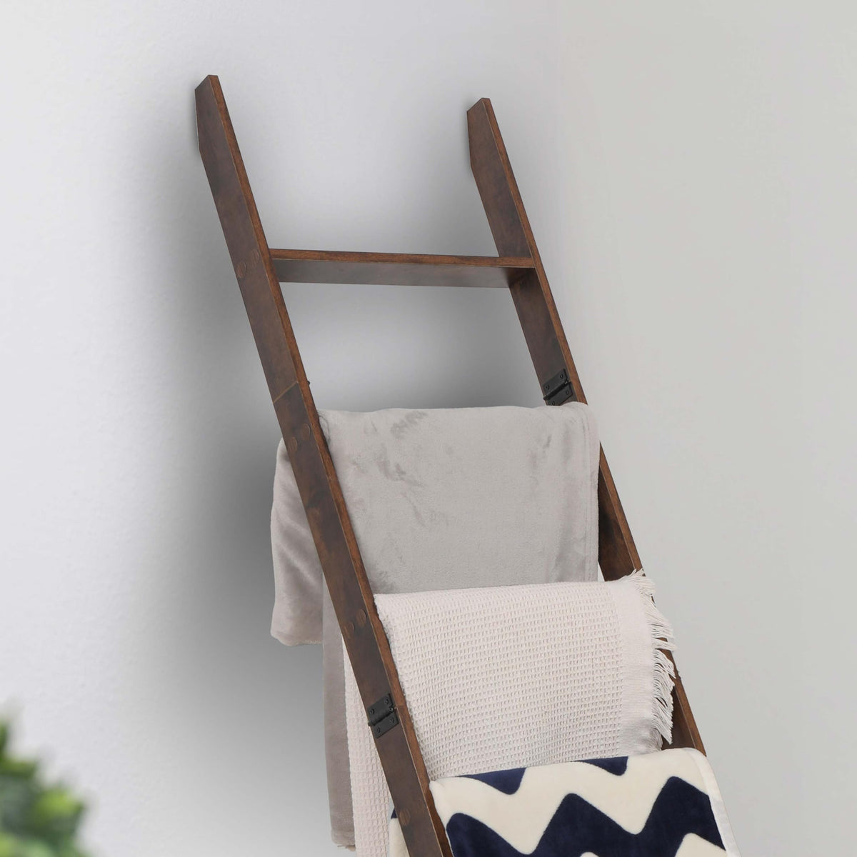 RELODECOR snag-free laminate protects fabrics and walls from snags.