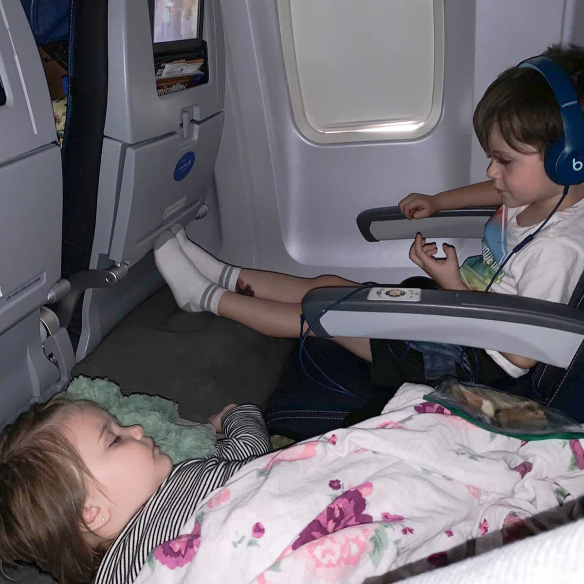 Rewondah kids airplane bed setup on a seat for toddlers