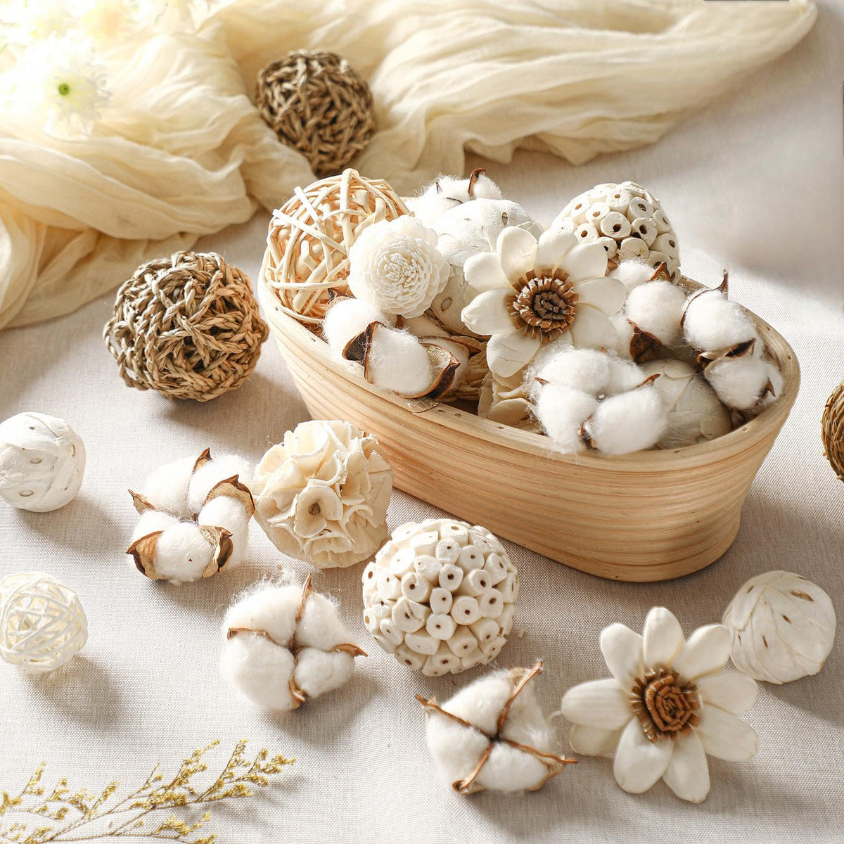 Riceshoot jasmine-scented balls create a calming room ambiance.