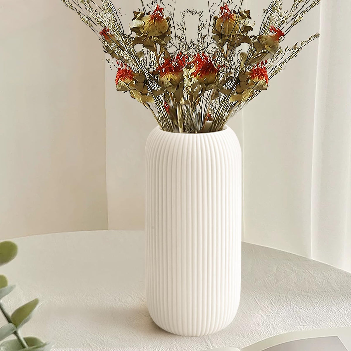 RIKBVOM white ceramic vase, compact design ideal for coffee tables.