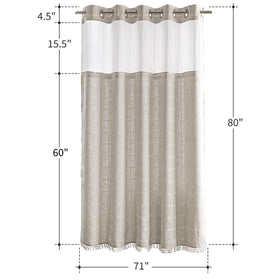 River Dream magnet-fasteners keep the curtain aligned during showers.