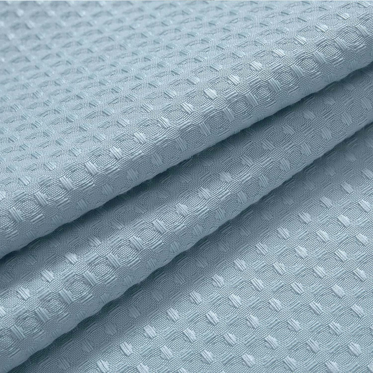 River Dream snap-in liner in blue provides a neat, removable backup for quick refresh.