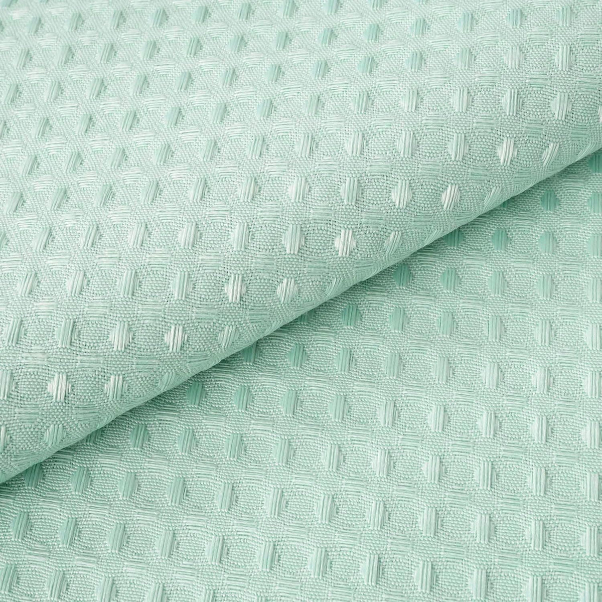 River Dream water-repellent finish helps keep the tub area drier