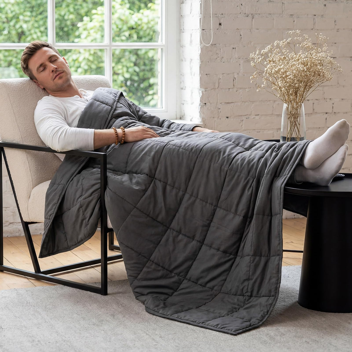 RJOP blanket features cooling comfort to regulate temperature during sleep