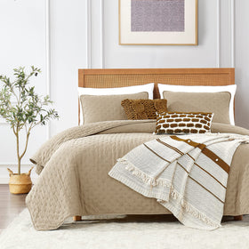 ROARINGWILD Beige Cloud twin quilt provides soft warmth for a cozy twin bed.
