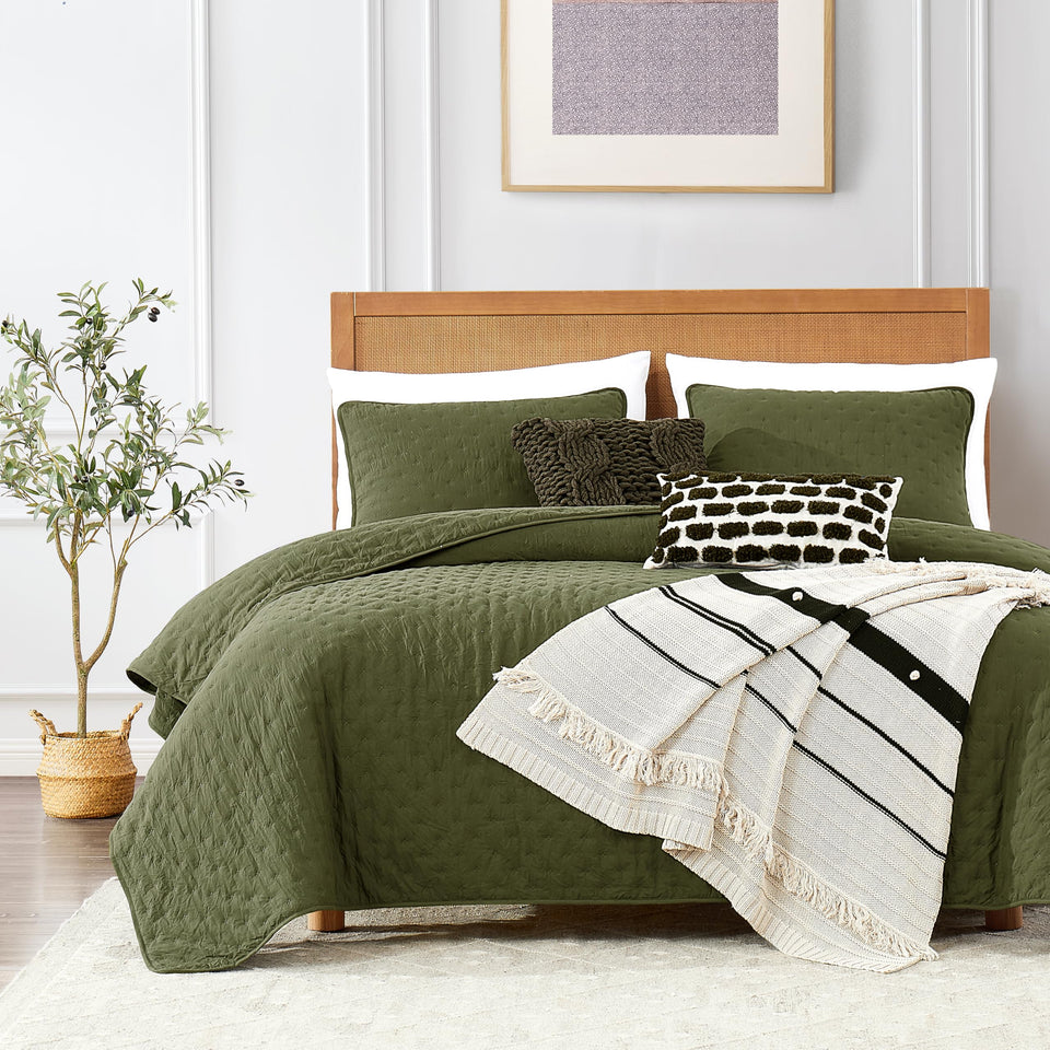 ROARINGWILD Olive Green Cloud quilt closeup texture for soft comfort.