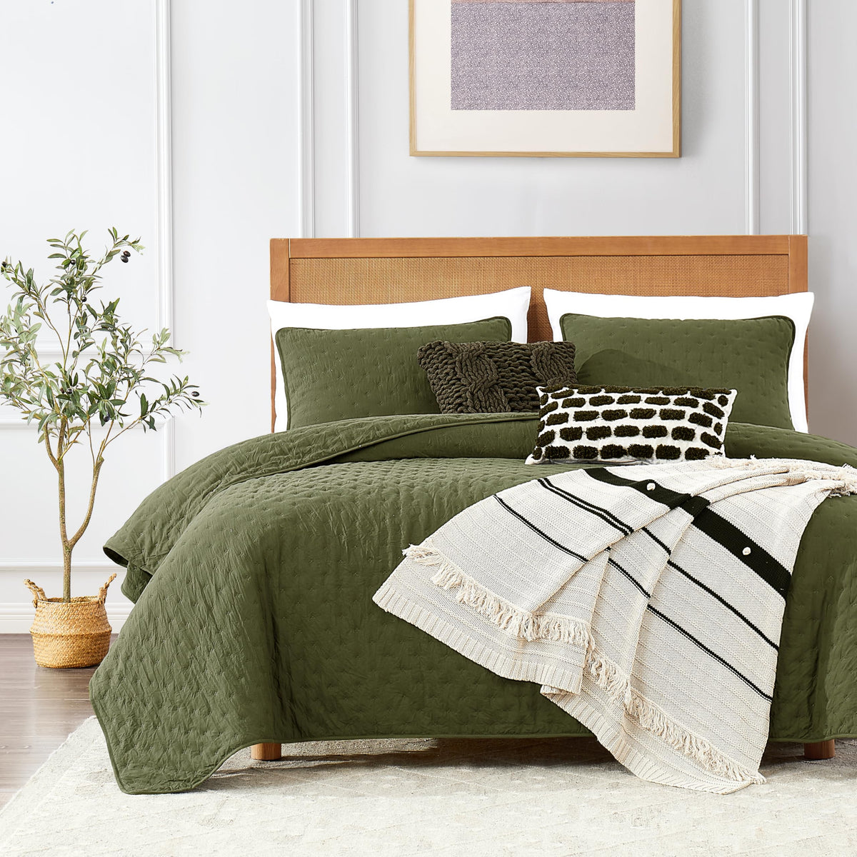 ROARINGWILD Olive Green Cloud Twin Quilt close-up for all-season warmth