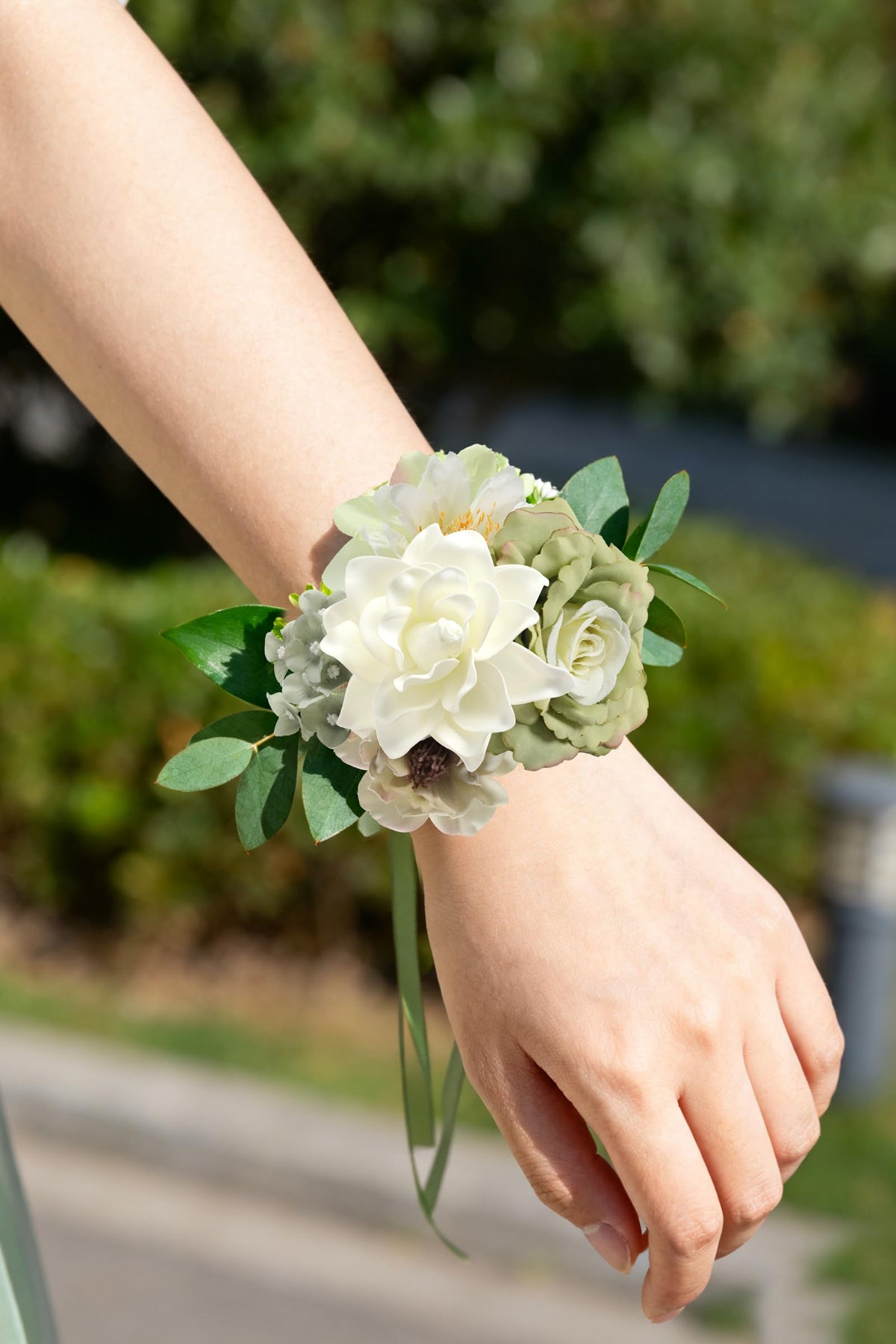 Rongflower Christmas artificial flowers add seasonal charm to decor.